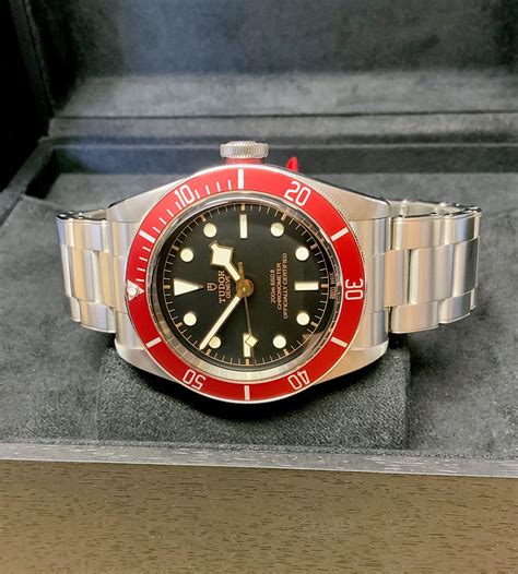 tudor black bay ghiera rossa opinioni